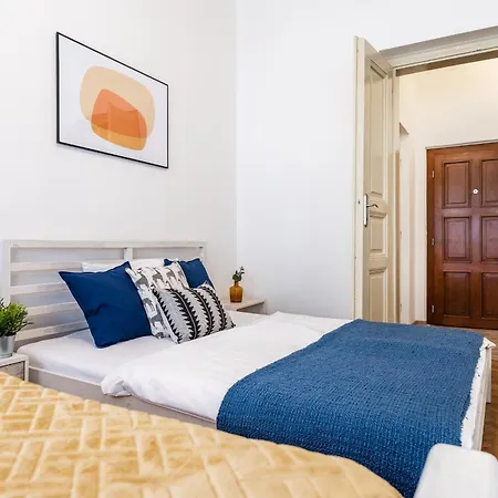 Days - Old Town In Location Daire