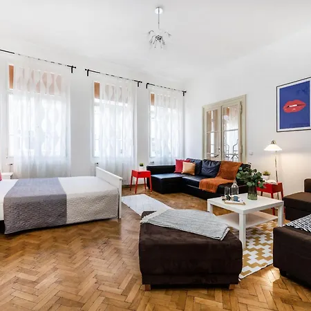 Days - Old Town In Location