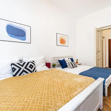 Days - Old Town In Location Daire Prag