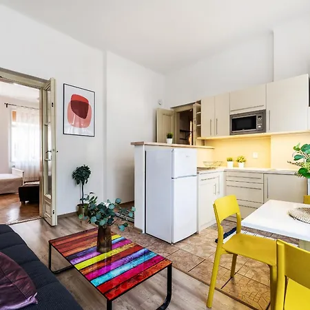 Days - Old Town In Location